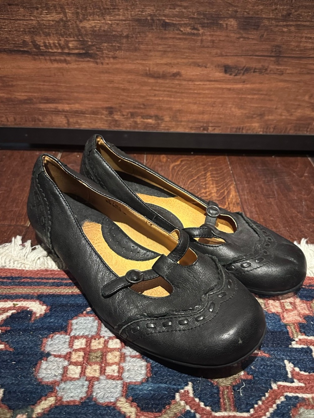 Born Black Leather Mary Jane Kitten Heel T Strap Loafer Womens 9 M Wing Tip Shoe